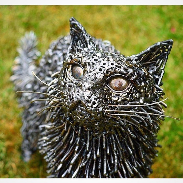 animal sculptures using reclaimed metal