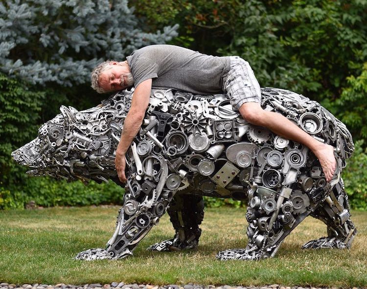 animal sculptures using reclaimed metal