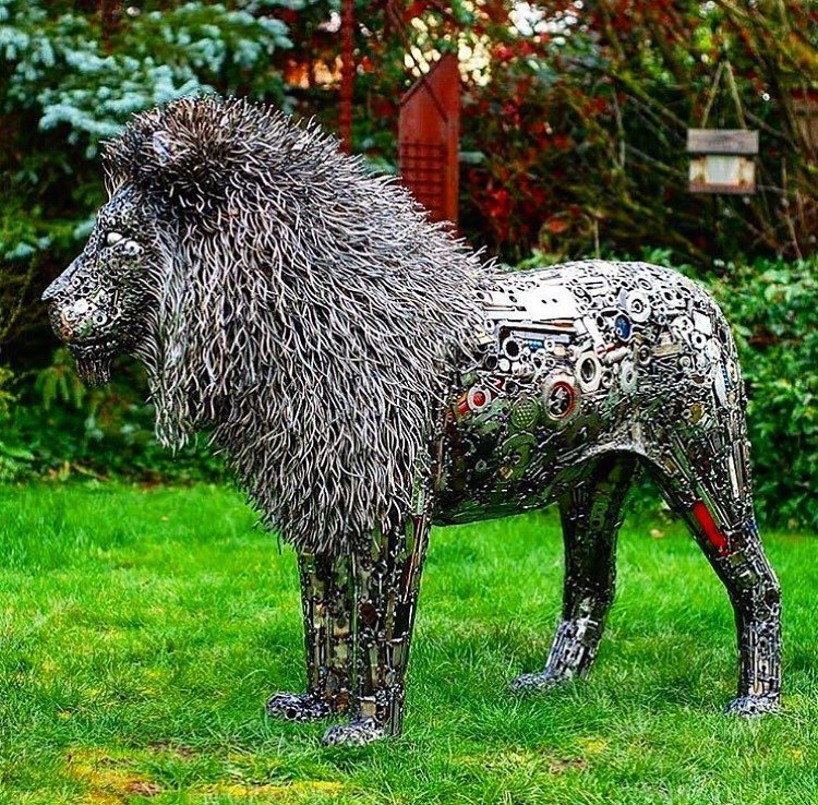 animal sculptures using reclaimed metal