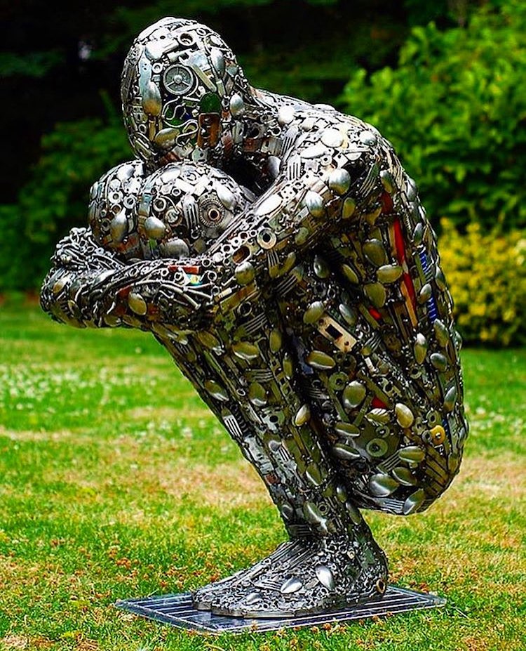 animal sculptures using reclaimed metal